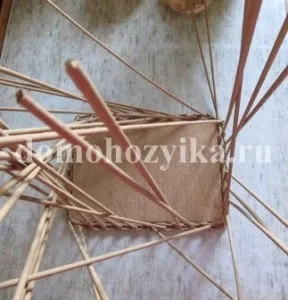 Шкатулка з газетних трубочок-спосіб виготовлення з фото