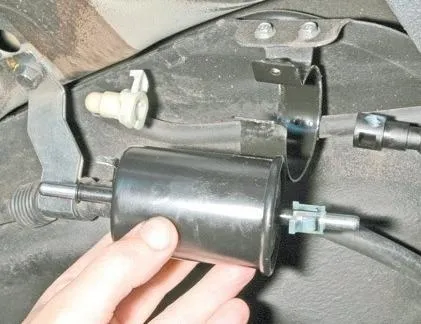 Зняття і заміна паливного фільтра chevrolet lacetti своїми руками (зняття) Зняття і заміна паливного фільтра chevrolet lacetti своїми руками