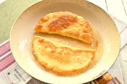 Соковиті і хрусткі чебуреки з курки рецепт з фото (курки) Соковиті і хрусткі чебуреки з курки рецепт з фото
