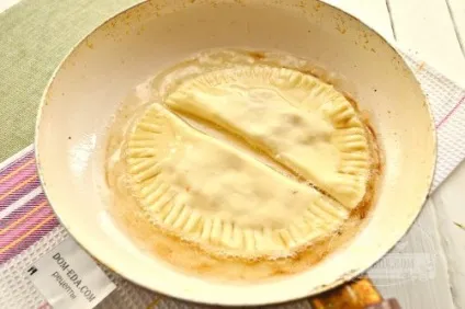 Соковиті і хрусткі чебуреки з курки рецепт з фото (чебуреки) Соковиті і хрусткі чебуреки з курки рецепт з фото