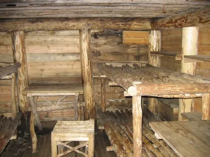 солдатська землянка