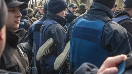 Зі сльозами на очах