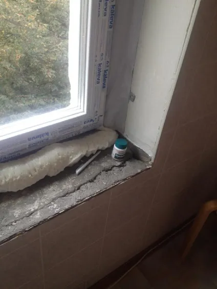 Стільниця на підвіконні кухні - фото вікон суміщених зі столом (стільниця) Стільниця на підвіконні кухні - фото вікон суміщених зі столом
