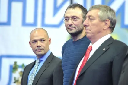 Сулейман Абусаідовіч Керімов і його сім'я - останні новини та біографія (біографія) Сулейман Абусаідовіч Керімов і його сім'я - останні новини та біографія