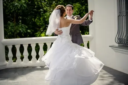Весільна фотозйомка та відеозйомка (весільне відео) Весільна фотозйомка та відеозйомка