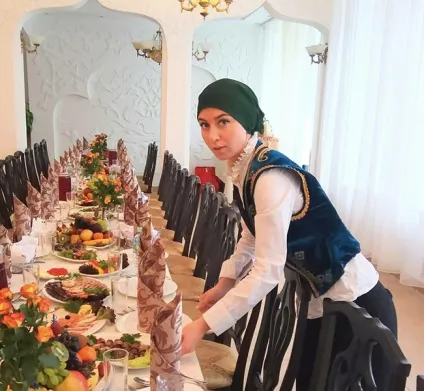 Весілля в стилі «халяль» що пропонує мусульманський ринок послуг для торжества по шаріату (мусульманський) Весілля в стилі «халяль» що пропонує мусульманський ринок послуг для торжества по шаріату
