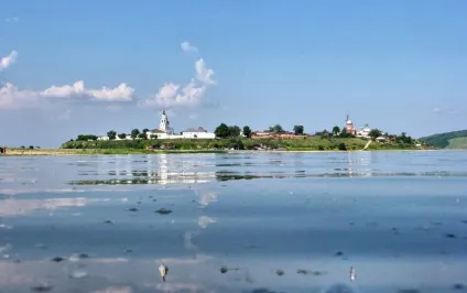 Свияжск - острів-село посеред річки (острів-село) Свияжск - острів-село посеред річки