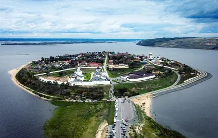 Свияжск - острів-село посеред річки (острів-село) Свияжск - острів-село посеред річки