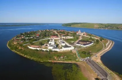Свияжск - острів-село посеред річки (Свияжск острів-село посеред) Свияжск - острів-село посеред річки