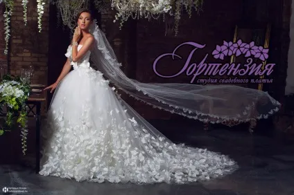 Весільна сукня метелики