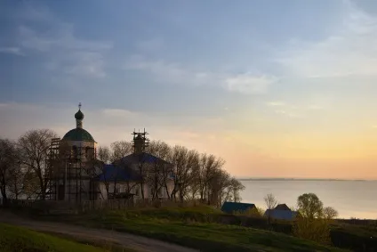 Свияжск - острів-село посеред річки (серед) Свияжск - острів-село посеред річки
