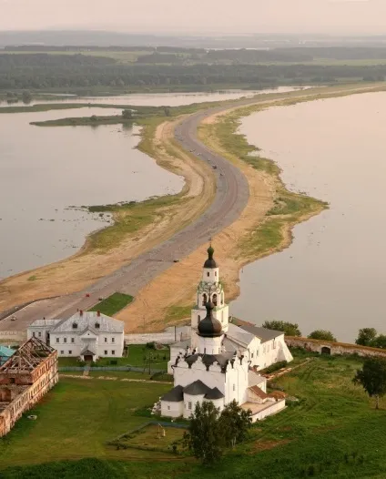 Свияжск - острів-село посеред річки (Свияжск) Свияжск - острів-село посеред річки