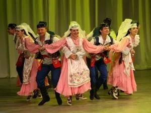 Татарський танець передає весь колорит цього народу (колорит) Татарський танець передає весь колорит цього народу