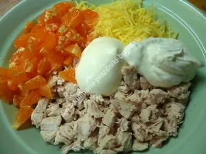 Тарталетки з салатом з курки