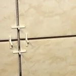 Укладання плитки на підлогу і стіни у ванній