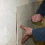 Укладання плитки на підлогу і стіни у ванній