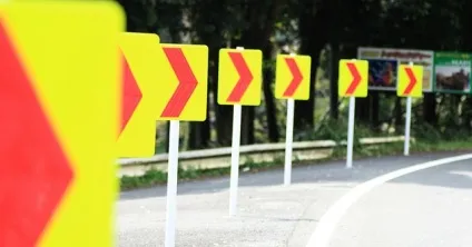 Вживання модального дієслова must в англійській мові, курси англійської