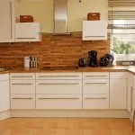 Установка фартуха на кухні своїми руками особливості монтажу (фартуха) Установка фартуха на кухні своїми руками особливості монтажу