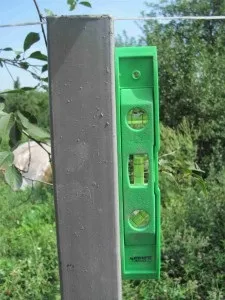 Установка стовпів для забору (встановлення паркану) Установка стовпів для забору
