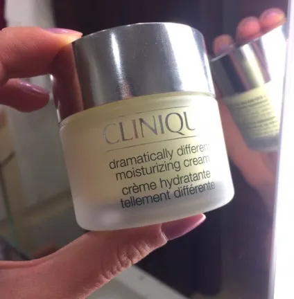 Зволожуючий крем для обличчя від clinique - dramatically different moisturizing cream (clinique) Зволожуючий крем для обличчя від clinique - dramatically different moisturizing cream