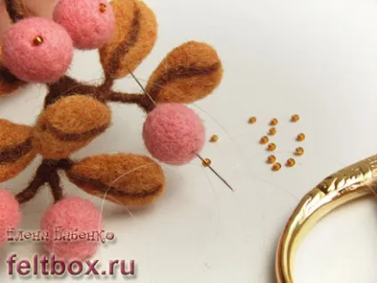 Гілочка в техніці сухого валяння на каркасі (прикраса для капелюшки) Гілочка в техніці сухого валяння на каркасі