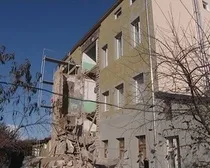 Під час ремонту будинок на вулиці алея сміливих дав тріщину
