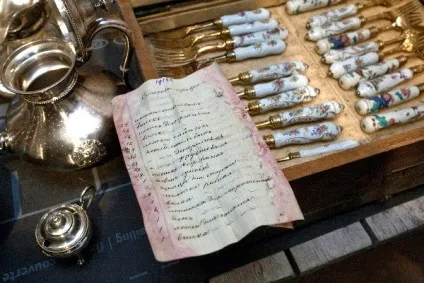 В особняку Наришкіна знайшли скарб із 40 мішків фамільного срібла, Ніколлетт