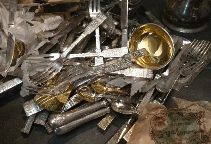 В особняку Наришкіна знайшли скарб із 40 мішків фамільного срібла, Ніколлетт