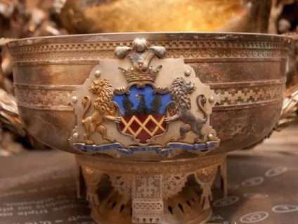 В особняку Наришкіна знайшли скарб із 40 мішків фамільного срібла, Ніколлетт