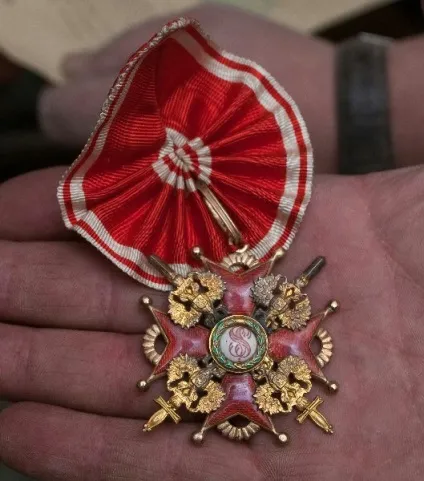 В особняку Наришкіна знайшли скарб із 40 мішків фамільного срібла, Ніколлетт