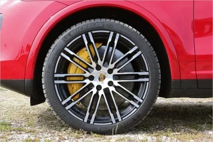 Тест-драйв bmw x5 m проти porsche cayenne turbo s (витрата) Тест-драйв bmw x5 m проти porsche cayenne turbo s