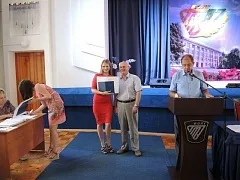 Вручення дипломів бакалаврам ХТФ