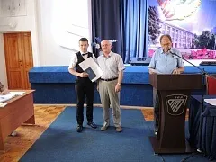 Вручення дипломів бакалаврам ХТФ