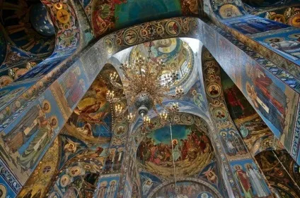 Храм спаса на крові чому храм, зведений за трагічним приводу, має святковий вигляд (собор) Храм спаса на крові чому храм, зведений за трагічним приводу, має святковий вигляд