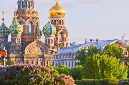Храм спаса на крові чому храм, зведений за трагічним приводу, має святковий вигляд (має) Храм спаса на крові чому храм, зведений за трагічним приводу, має святковий вигляд