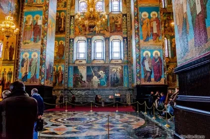 Храм спаса на крові чому храм, зведений за трагічним приводу, має святковий вигляд (храм) Храм спаса на крові чому храм, зведений за трагічним приводу, має святковий вигляд