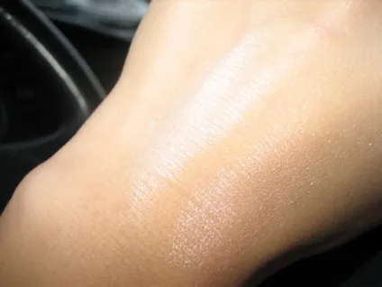 Хороший і поганий etude house face designing brightener vs essence sun club highlighter powder відгуки (макіяж особи) Хороший і поганий etude house face designing brightener vs essence sun club highlighter powder відгуки