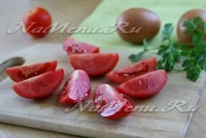 Яєчня з помідорами, рецепт з шинкою (шинкою помідорами сиром) Яєчня з помідорами, рецепт з шинкою