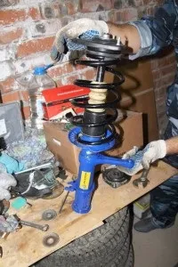 Заміна опор і стійок передньої підвіски лада-пріора, engine start (буфер стиснення пилюжником) Заміна опор і стійок передньої підвіски лада-пріора, engine start