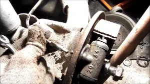 Заміна заднього гальмівного циліндра ваз-2110 відео покрокове (циліндра) Заміна заднього гальмівного циліндра ваз-2110 відео покрокове