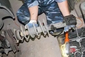 Заміна опор і стійок передньої підвіски лада-пріора, engine start (кріплення стійки рульовому) Заміна опор і стійок передньої підвіски лада-пріора, engine start
