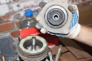 Заміна опор і стійок передньої підвіски лада-пріора, engine start (буфер стиснення пилюжником) Заміна опор і стійок передньої підвіски лада-пріора, engine start