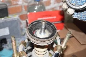 Заміна опор і стійок передньої підвіски лада-пріора, engine start (гайку кріплення штока) Заміна опор і стійок передньої підвіски лада-пріора, engine start