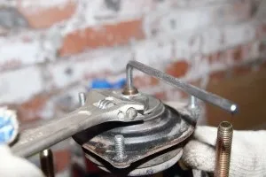 Заміна опор і стійок передньої підвіски лада-пріора, engine start (буфер стиснення пилюжником) Заміна опор і стійок передньої підвіски лада-пріора, engine start