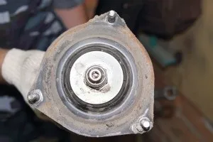 Заміна опор і стійок передньої підвіски лада-пріора, engine start (буфер стиснення пилюжником) Заміна опор і стійок передньої підвіски лада-пріора, engine start