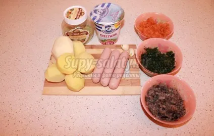 Запечений картопля в горщиках з сосисками (горщиках) Запечений картопля в горщиках з сосисками