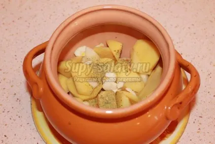 Запечений картопля в горщиках з сосисками (горщиках) Запечений картопля в горщиках з сосисками
