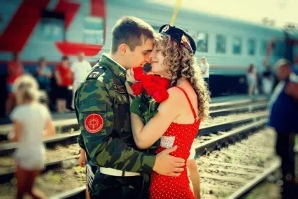 Чекати чи не чекати хлопця з армії, призовник солдат (чекаю улюбленого солдата) Чекати чи не чекати хлопця з армії, призовник солдатів