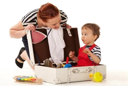 10 Кращих ігор та іграшок для дітей 2-5 років в літаку або поїзді - чим зайняти дитину в дорозі (літаку) 10 Кращих ігор та іграшок для дітей 2-5 років в літаку або поїзді - чим зайняти дитину в дорозі