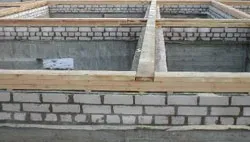 Кріплення бруса до фундаменту відео-інстуркції по монтажу своїми руками, обв'язування пальового підстави (руками) Кріплення бруса до фундаменту відео-інстуркції по монтажу своїми руками, обв'язування пальового підстави